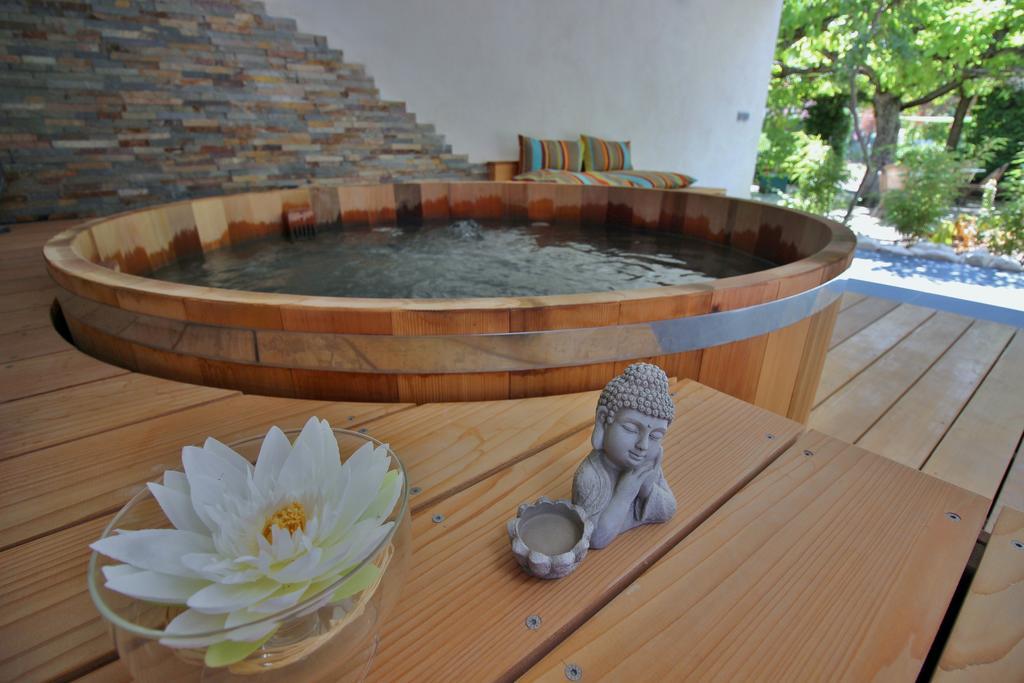Hotel La Caravelle Nyons Ngoại thất bức ảnh